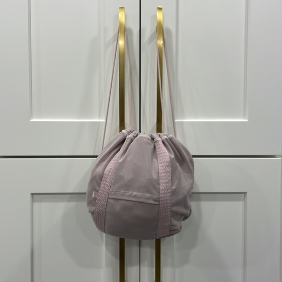 Lululemon Athletica 2020 Pack Light Pullover in Porcelain Pink - Picture 15 of 16